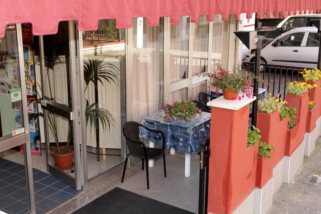 Hotel Saxon Rimini Kültér fotó